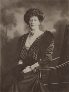 Saygıdeğer Bayan Eustace Fiennes (b/w fotoğraf) by English Photographer