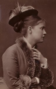 Geç Amy Fawsitt by English Photographer