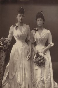 Galler Prensesleri Victoria ve Maud by English Photographer
