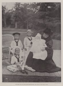 Kraliçe ve Bebek Büyük Torunları, York Dükü Ailesi by English Photographer