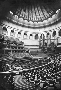 Royal Albert Hall, Londra, 1880 dolayları by English Photographer