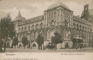 Kraliyet İğne İşi Okulu, Kensington, Londra by English Photographer