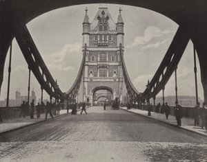 Kule Köprüsü (b/w fotoğraf) by English Photographer