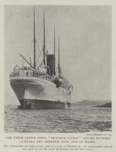Union Castle Liner Braemar Kalesi, Gurnard ve Thorness Bays, Wight Adası arasında karada by English Photographer