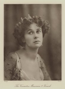 Vikontes Massereene ve Ferrard (b/w fotoğraf) by English Photographer