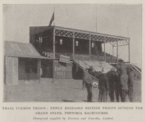 Eski Hapishaneleri, Grand Stand, Pretoria Hipodromu dışında yeni serbest bırakılan İngiliz Birlikleri by English Photographer