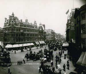 Tottenham Court Road, Oxford Street, Londra by English Photographer