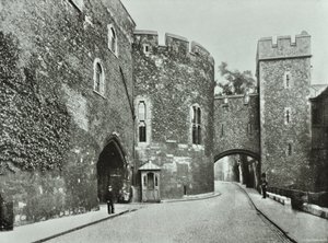 Londra Kulesi, Tower Hill: Kanlı Kule, 1890 by English Photographer