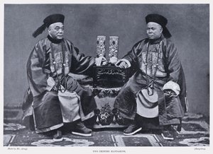 İki Çin Mandarin (s/b fotoğraf) by English Photographer