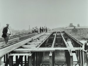 Vauxhall Köprüsü: yıkım, 1898 by English Photographer