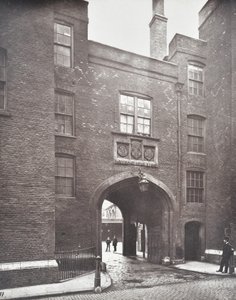 Lincolns Inn Gateway