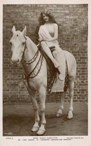 Coventry Taç Giyme Töreninde Lady Godiva rolünde Viola Hamilton (b/w fotoğraf) by English Photographer