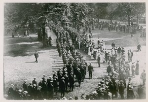Tapınak Bahçelerinde Gönüllüler by English Photographer