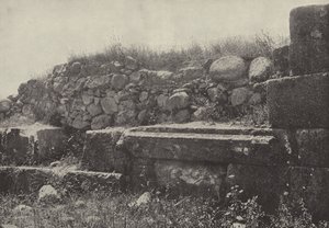 Capernaum'daki sinagogun duvarı, elin iyileşmesi mucizesinin sahnesi by English Photographer