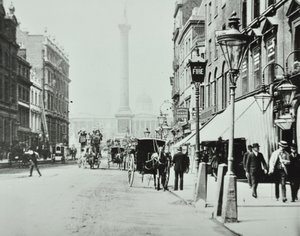 Whitehall, Westminster LB: Whitehall, Trafalgar Meydanı'na bakıyor, 1895 by English Photographer