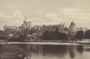 Windsor Kalesi, Nehirden Görünüm (b/w fotoğraf) by English Photographer