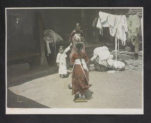 Genç kızlar, Kore Fotoğraf Albümü by English Photographer