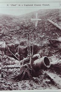 Ele Geçirilmiş Düşman Siperinde Bulunan Bir Buluntu, 1914-18 by English School