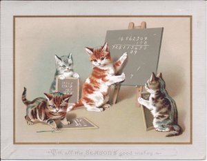 Bir kedi yavrusunun şövale üzerinde bir karatahtaya yazarken diğer ikisinin pençelerinde küçük tahtalar tuttuğu Viktorya dönemine ait bir tebrik kartı, 1880 dolayları (renkli taş) by English School