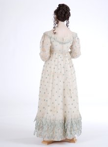 Bir günlük elbisenin arkadan görünüşü, c.1815 (mavi yünle işlenmiş pamuklu muslin) by English School