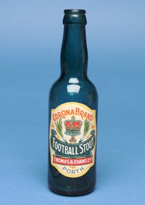 Bir şişe Corona Futbol Stout by English School