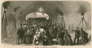 Charing Cross İstasyonu, Londra: Platforma giden üstü kapalı yol by English School