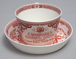 A Memento of Preston Guild 1882, Minton, İngiltere, c.1882 (toprak kap) okuyan hatıra çay fincanı ve tabağı by English School