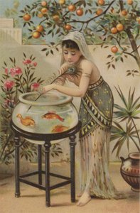 Tavus kuşu tüyüyle Japon balığıyla alay eden kız (ipek üzerine renkli baskı) by English School