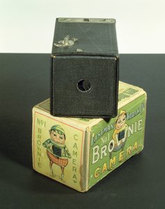 Orijinal kutulu Kodak Brownie fotoğraf makinesi, c.1902 (ahşap ve karton)