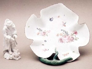 Longton Hall yaprak tabak, Trembly Rose, 1755 ve Kış figürü, 1758 (porselen)