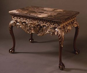Top ve pençe ayaklı mermer tepeli masa, c.1720 (parsel yaldızlı ve mermer) by English School