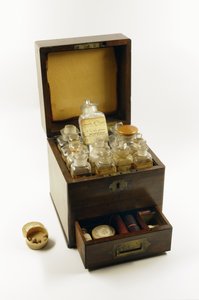 Florence Nightingale tarafından Kırım Savaşı sırasında kullanılan ilaç sandığı, 1854-56 (tahta)