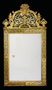 Bir çift Queen Anne iskele camından biri, c.1710 (yaldız ağacı ve verre eglomise) (ayrıca bkz. 909137) by English School