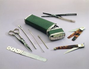 Küçük operasyonlar için cerrah aletleri içeren Cep Etui (shagreen, gümüş, çelik ve kaplumbağa kabuğu) by English School