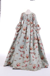 Sırtı çuval elbisenin arkadan görünüşü, 1760