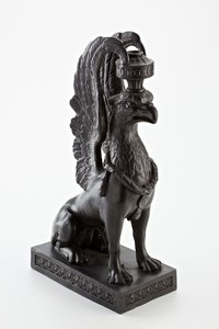 Staffordshire Wedgwood bazalt maldan grifon şeklinde şamdan, c.1771-80 (bazalt mal) by English School