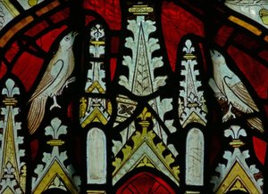 Kuşlarla bir gölgelik tasvir eden Doğu penceresi (Ew) by English School