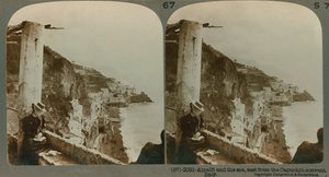 Amalfi sahili ve dönüştürülmüş bir manastırdan Salerno Körfezi, stereoskopik bir görünüm (sepya fotoğrafı) by English School