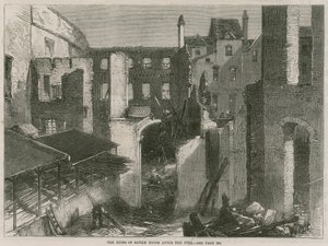 Yangından sonra Savile House, Leicester Square, Londra kalıntıları by English School
