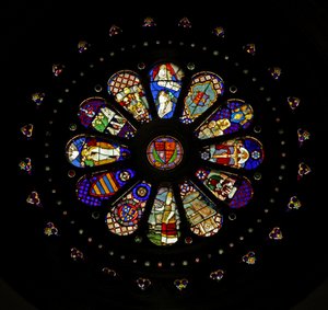 Çeşitli sıfırlama panellerine sahip batı gül penceresi (gül pencere - iç) by English School