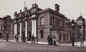 Belediye Binası, Cardiff (taş) by English School