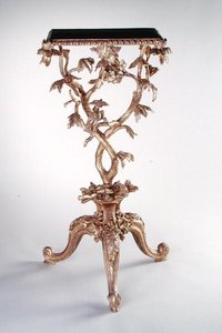Tripod masası, c.1760 (yaldız ağacı) by English School