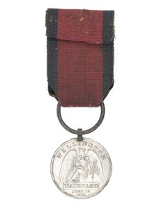 Waterloo Madalyası, Cerrah William Jones'a verilen iki madalyadan biri by English School
