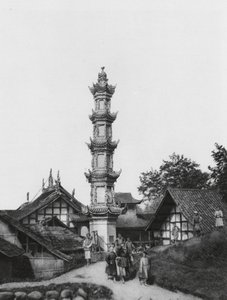 Kiungchou, Szechuan, Köy (b/w fotoğraf) by Ernst Boerschmann