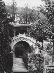Pekin, Si shan, Shih tze wo, Chihli, Batı Dağlarındaki Manastır bahçesi (b/w fotoğraf)
