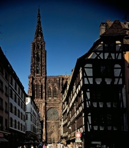 Gotik sanat: 13. yüzyılda Erwin von Steinbach tarafından inşa edilen Cathedrale Notre Dame de Strasbourg