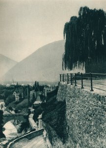 Kasabanın görünümü, Merano, Güney Tirol, İtalya, 1927 by Eugen Poppel