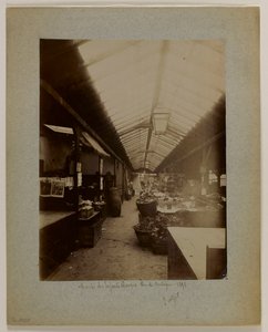 Marché des Enfants-Rouges, rue de Bretagne, 3. bölge, Paris by Eugène Atget