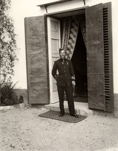 Lo Zucco çiftliğinde üniformalı bir adamın portresi, Sicilya, 1900 by Eugenio Interguglielmi