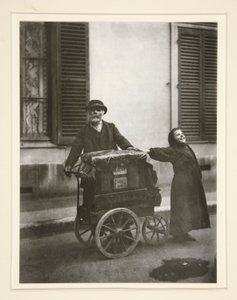 oyuncu by Eugène Atget